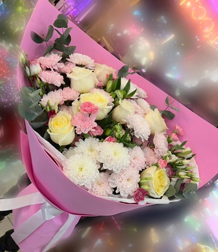 Нежный букет сборный (роза, хризантема, гвоздика кустовая, альстермерия, эвкалипт)