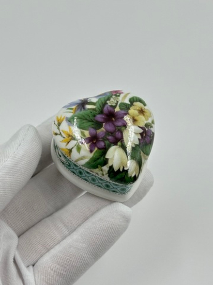 Миниатюрная шкатулка в виде сердца