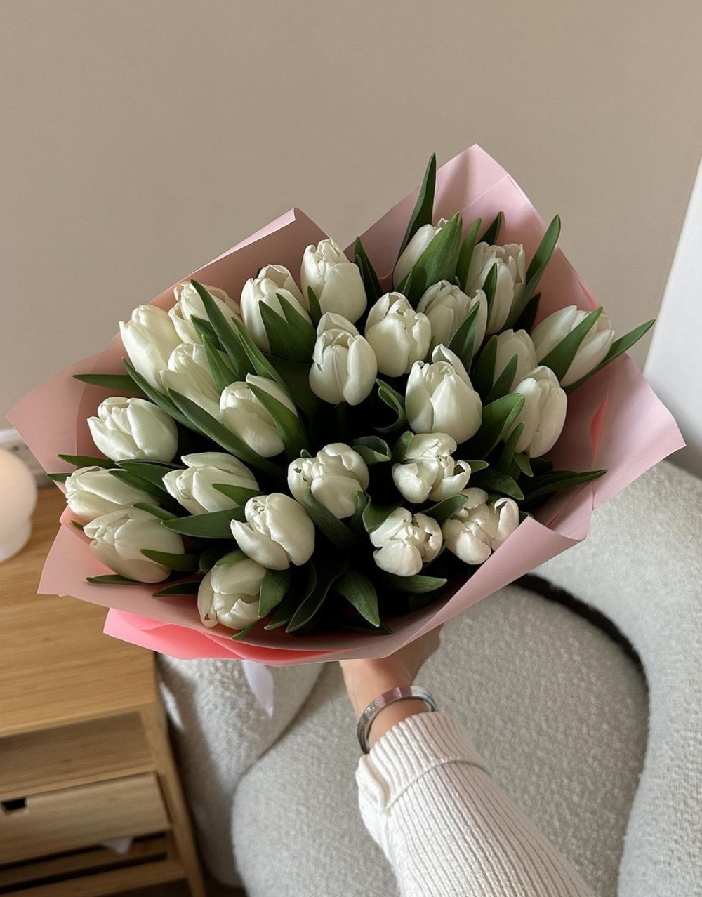 25 Белых тюльпанов