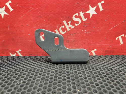 Кронштейн бампера переднего правый