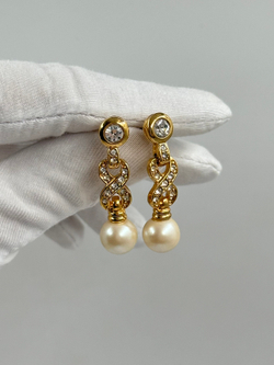 Серьги с «жемчугом» и кристаллами