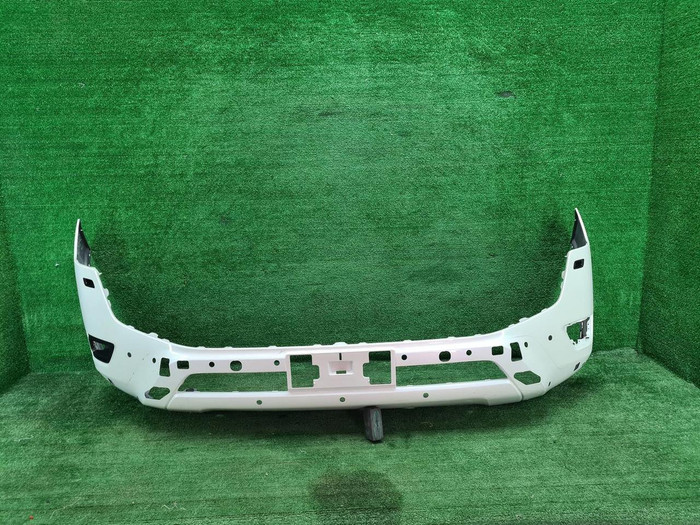 Бампер передний Toyota Land Cruiser 300 (21-нв)