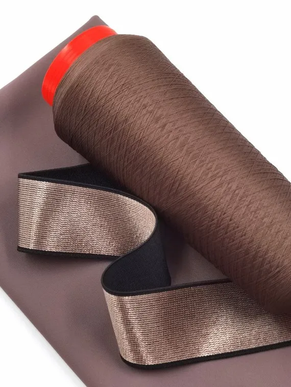 Нитки Guetermann PIUMA 160/5000 м, текстурированное микроволокно, перец 738