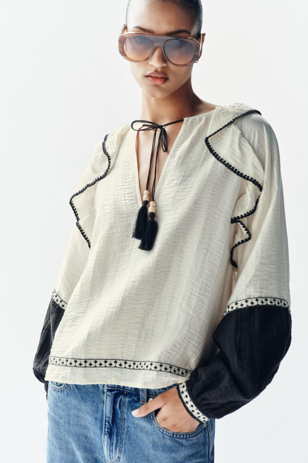 ZARA ОБЪЕМНАЯ БЛУЗА С ВОЛАНАМИ, ЭКРЮ/ЧЕРНЫЙ