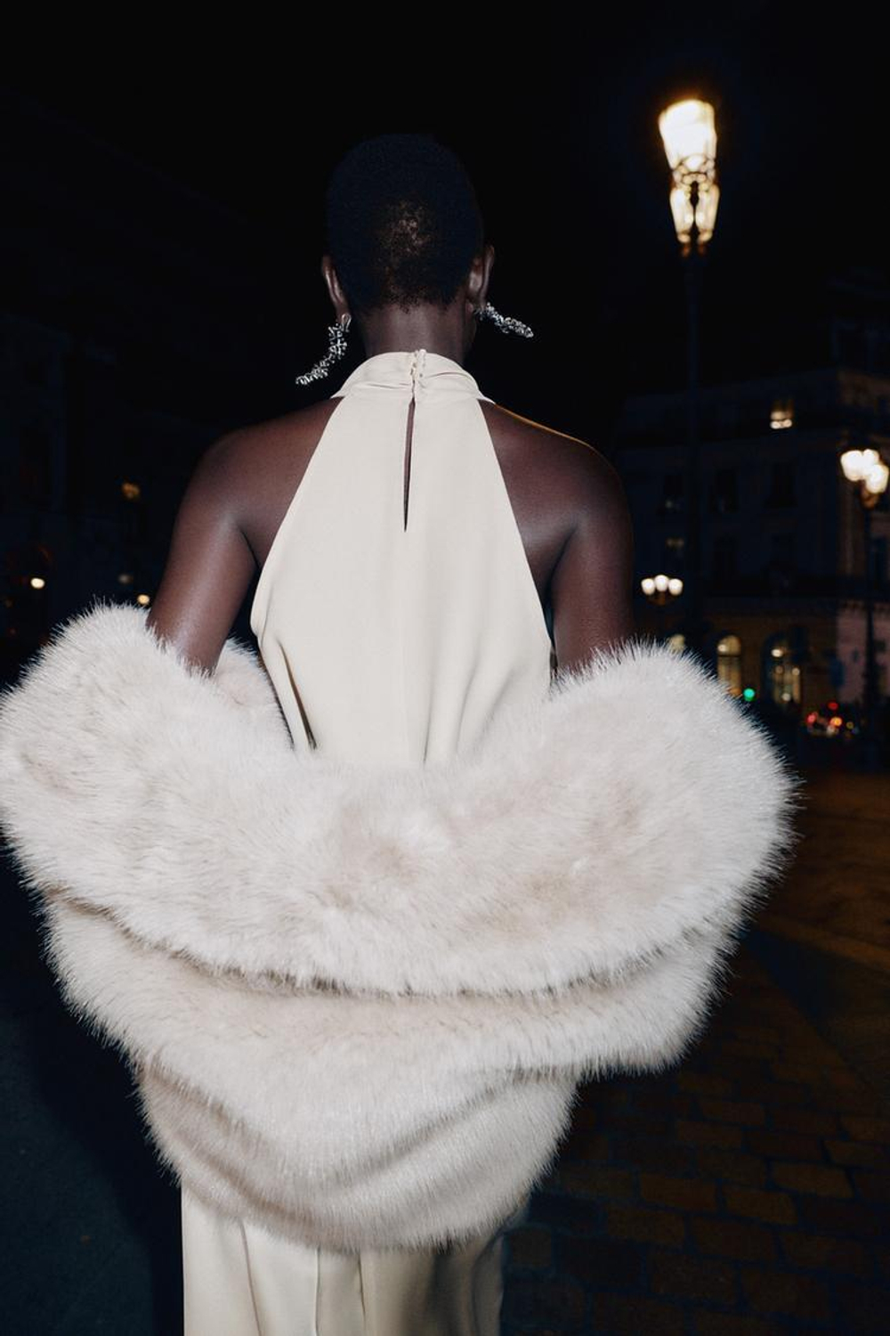 ZARA ТОП С ГОРЛОВИНОЙ ХАЛТЕР И БУСИНАМИ, ЭКРЮ