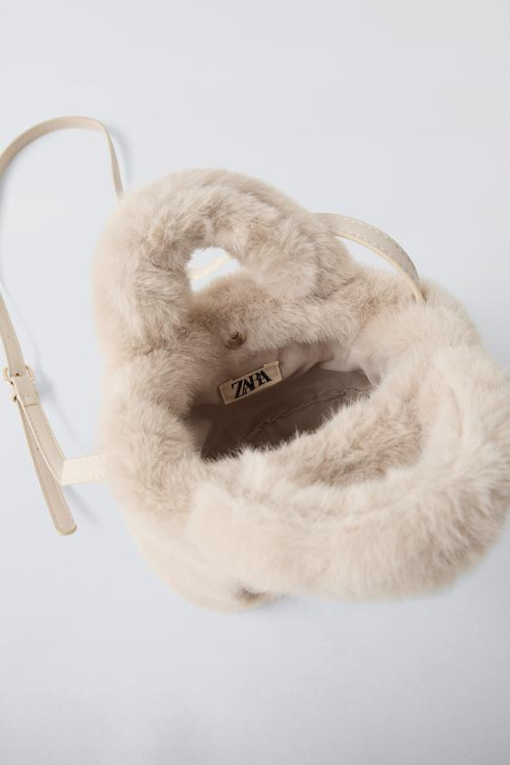 ZARA СУМКА ИЗ ИСКУССТВЕННОГО МЕХА, БЕЛЫЙ