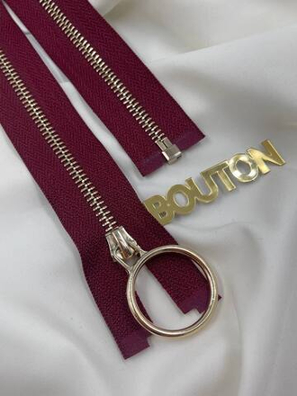 Молния бордовая с золотистым массивным кольцом