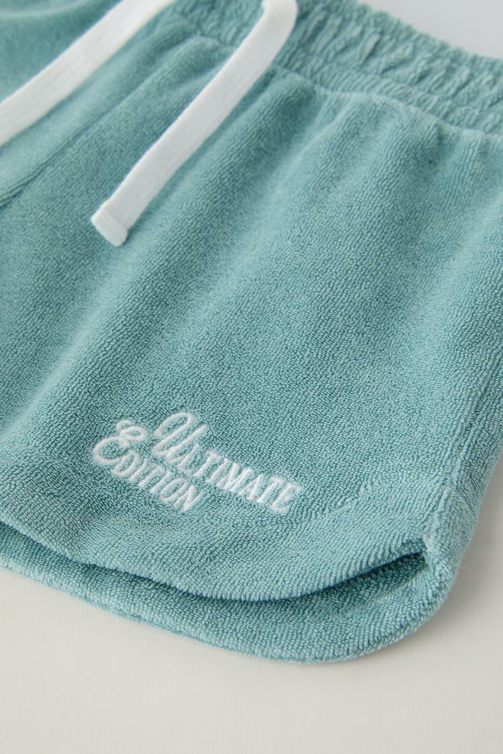 ZARA КОМПЛЕКТ ИЗ ФУТБОЛКИ И ШОРТОВ ИЗ МАХРОВОЙ ТКАНИ, СВЕТЛО-ГОЛУБОЙ