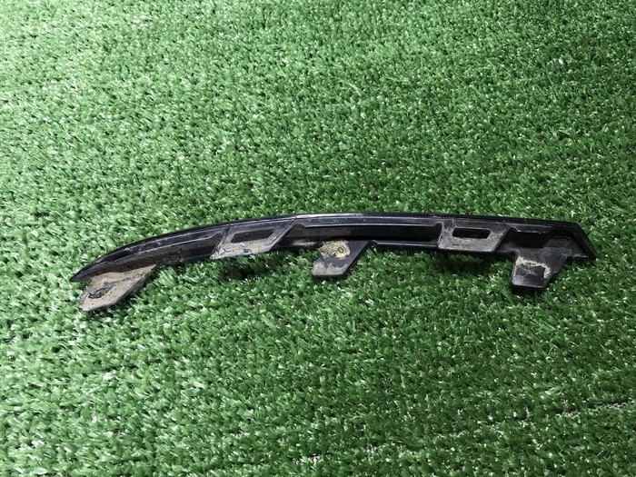 Молдинг заднего бампера левый VW Polo Sedan 15-20