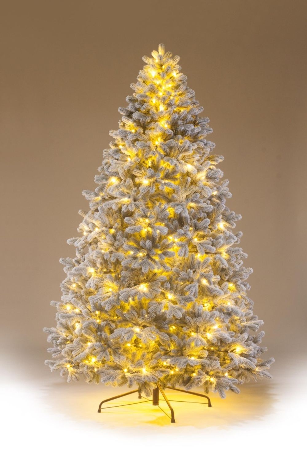 Заснеженная елка с Гирляндой встроенной «Королева леса» (Литая хвоя) 215 см / 2,15 м