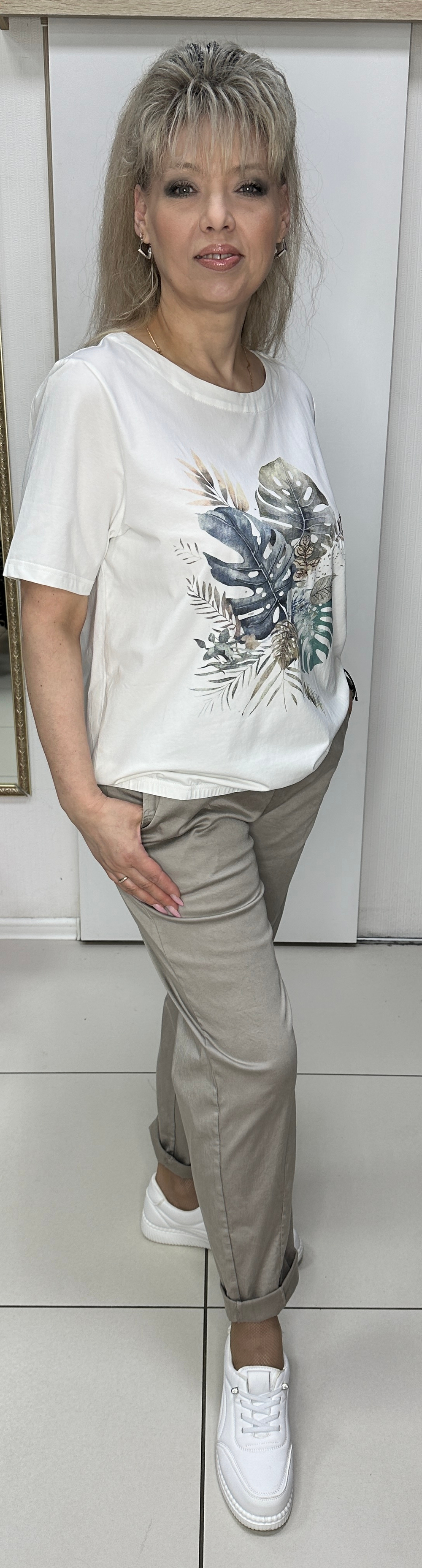 Блузон в молочном цвете с принтом из листьев