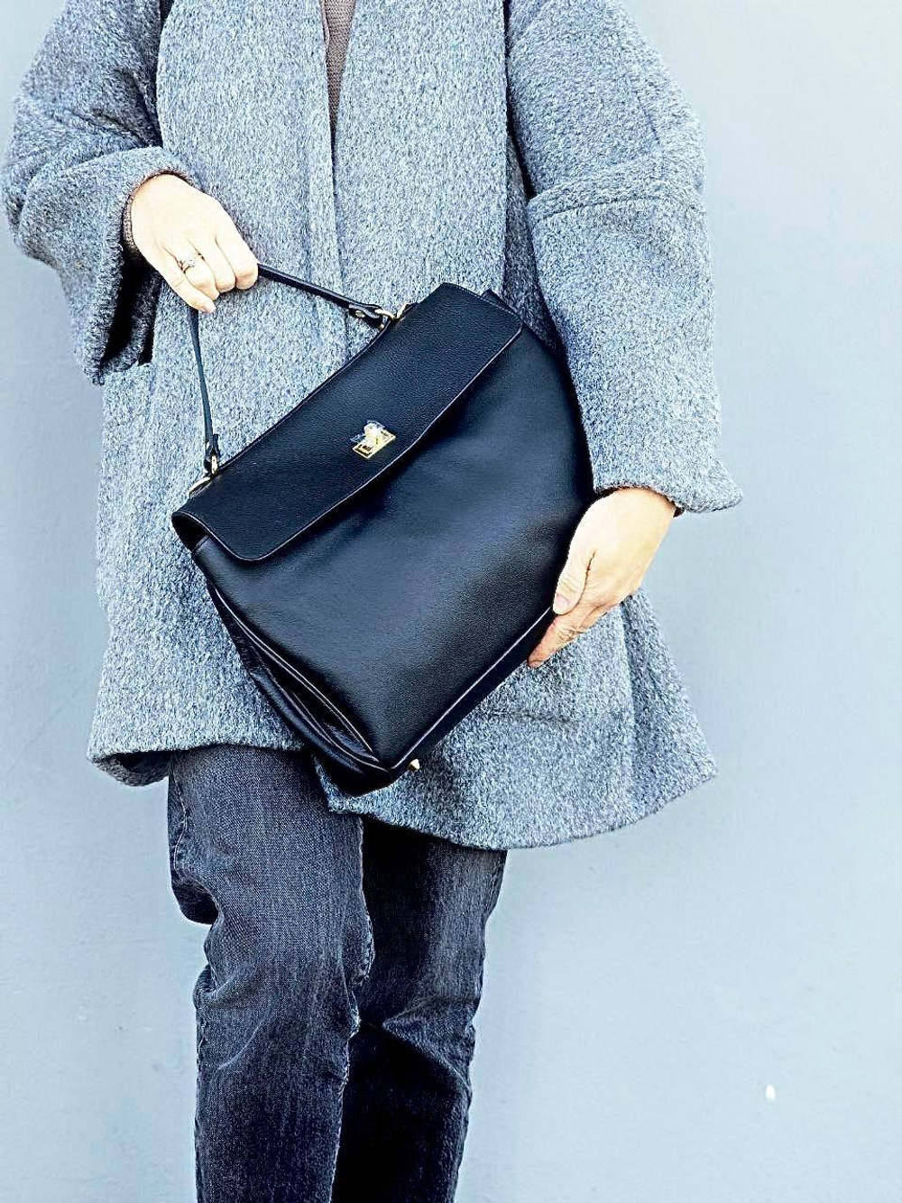 Женская сумка из натуральной кожи ягненка черного цвета