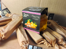 Паста к сыру медовая с печёной грушей, куркумой и миндалём