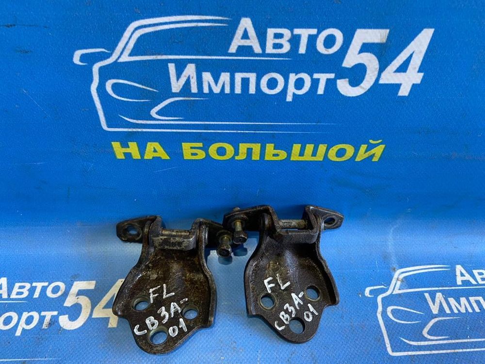 Петля двери передней левой MITSUBISHI LANCER 1 995