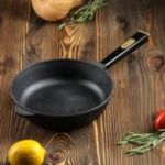 O2240-P1 Сковорода чугунная ТМ BRIZOLL 220х40 мм с ручкой 1.jpg