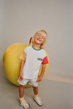 ZARA КОМПЛЕКТ ФУТБОЛКА И ШОРТЫ-БЕРМУДЫ, СЕРЫЙ С МЕЛАНЖЕВЫМ ЭФФЕКТОМ