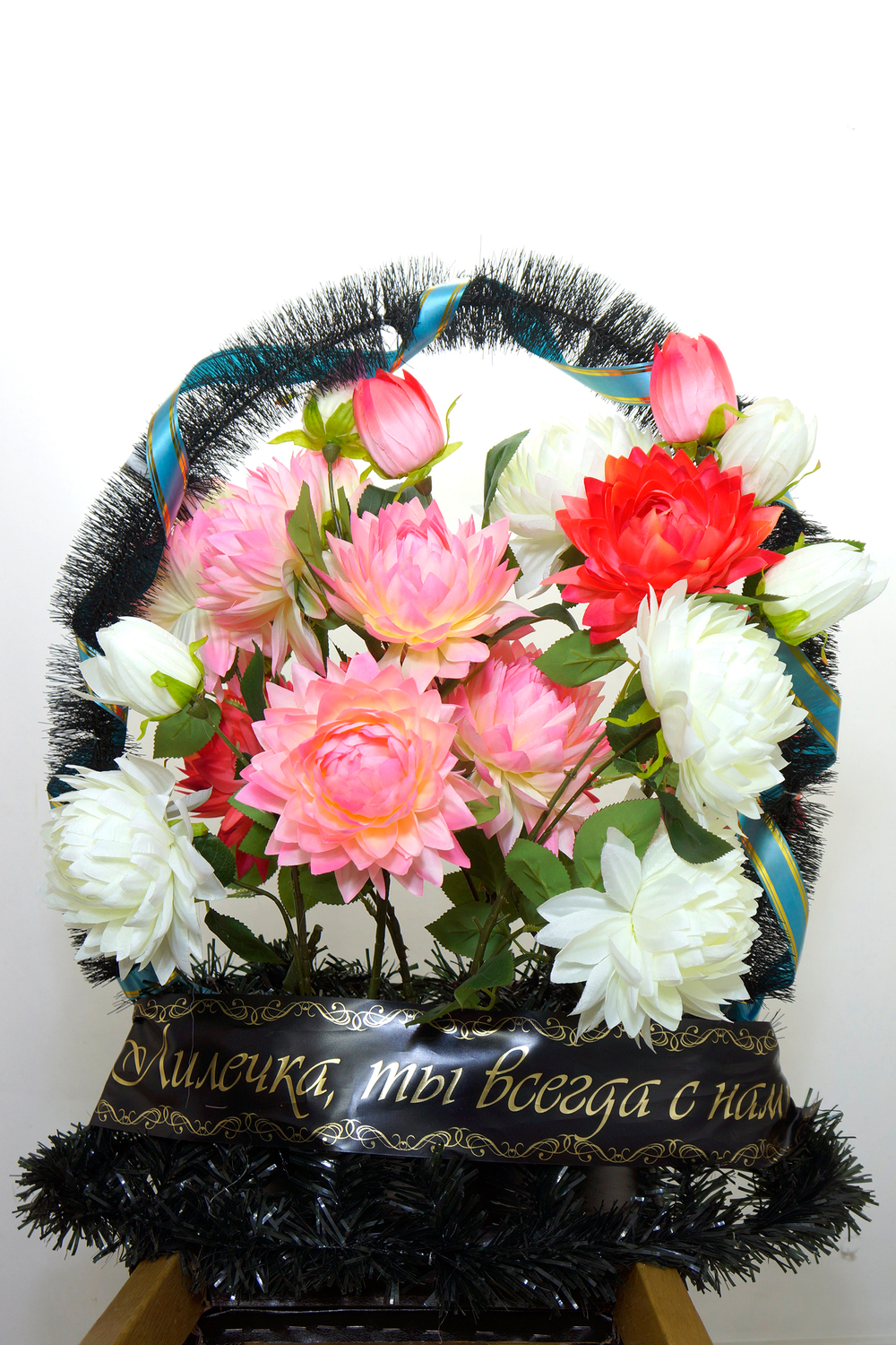 траурная корзина лотосы