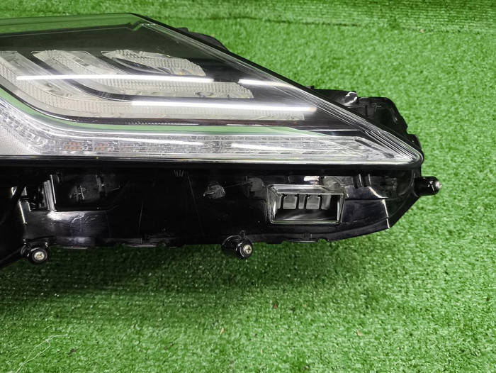 Фара правая Toyota Camry xv70 (2017-2021) LED