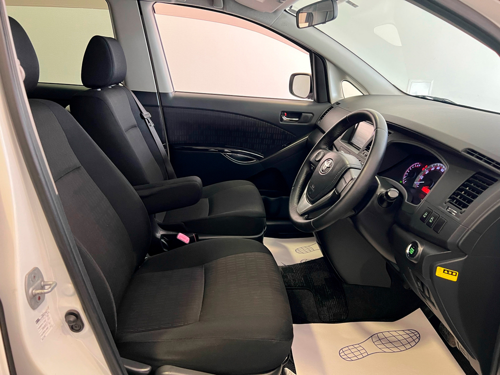 Toyota Isis, 2012 год