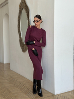 Платье из премиального трикотажа с разрезом