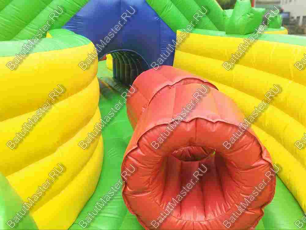 Надувная полоса препятствий "Мощный лабиринт" размер 15*8*6 м