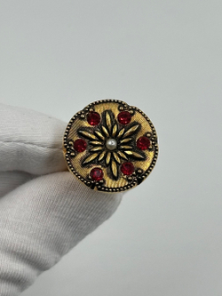 Кольцо с красными кристаллами