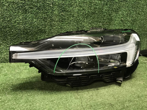 Битая Фара левая Volvo XC60 2 (2017-2021) LED