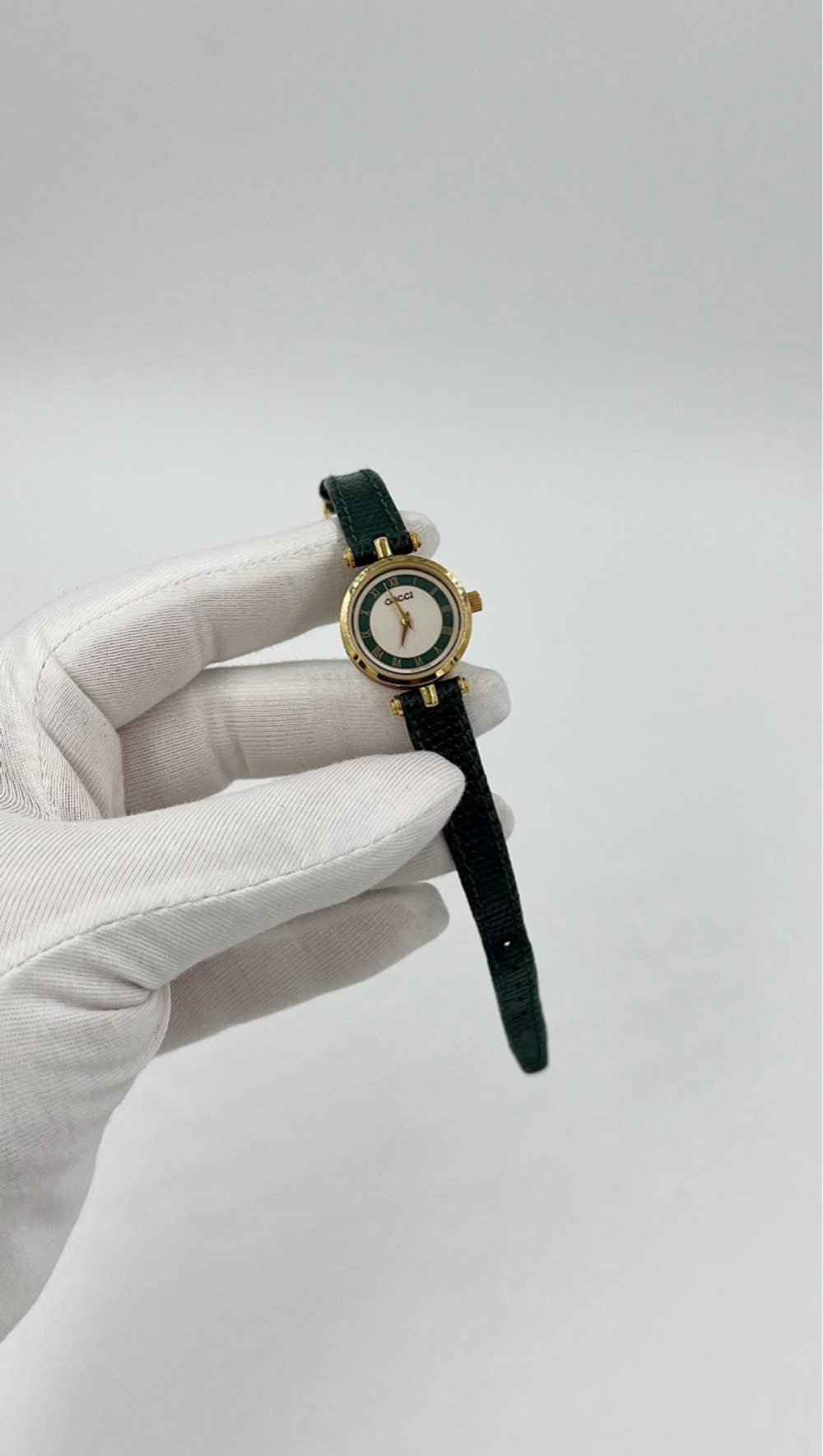 Часы тёмно-зелёные Gucci