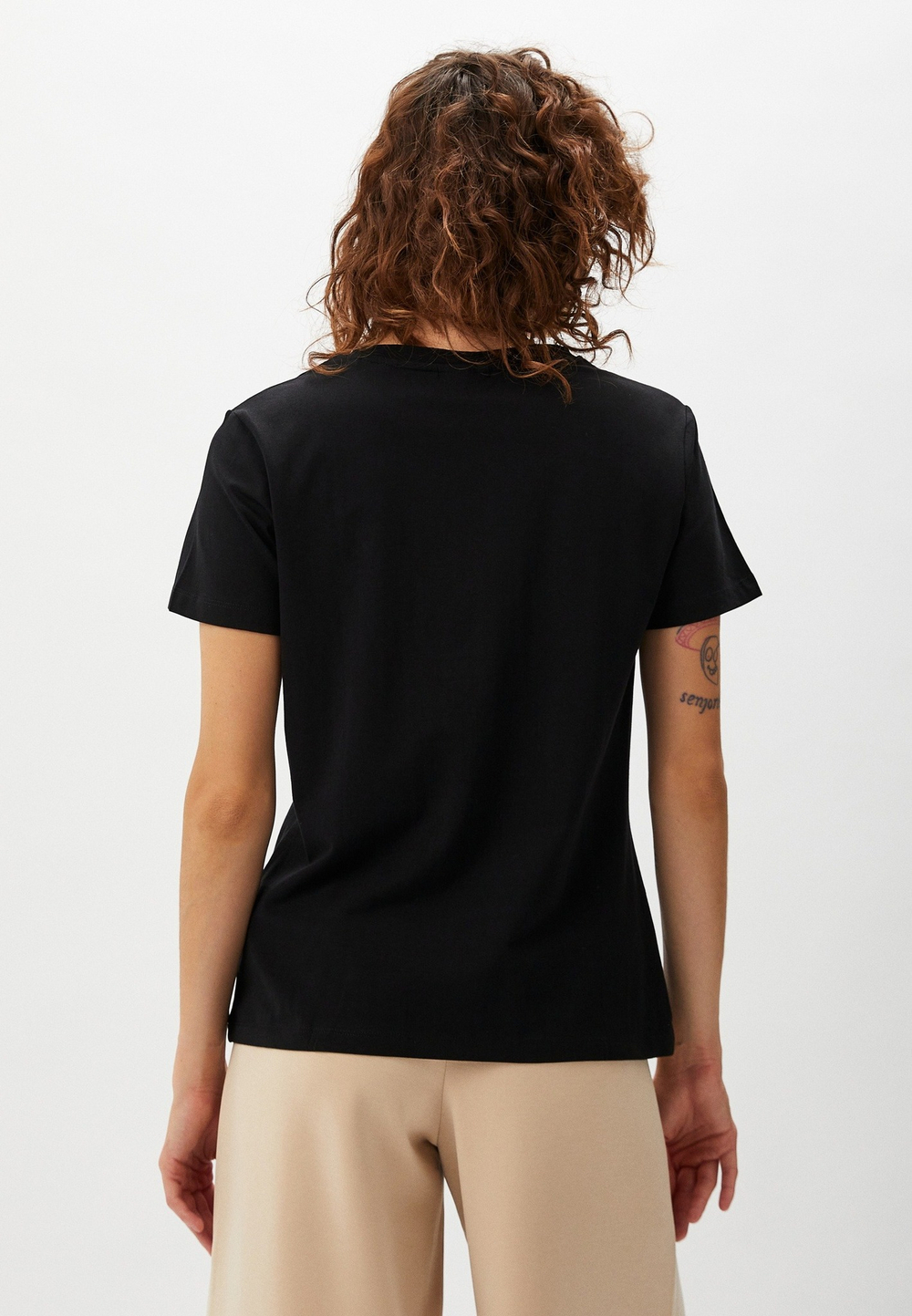 Футболка  женская GUESS