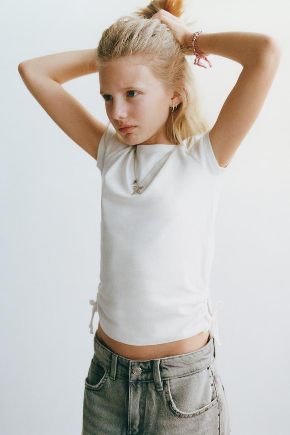 ZARA ФУТБОЛКА ИЗ МОДАЛА С ВЫРЕЗАМИ И БАНТАМИ, БЕЛЫЙ