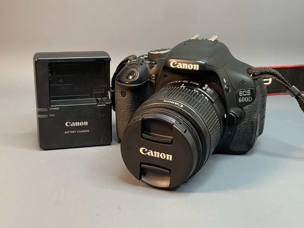 Canon EOS 600D kit 18-55mm 27.620 кадров