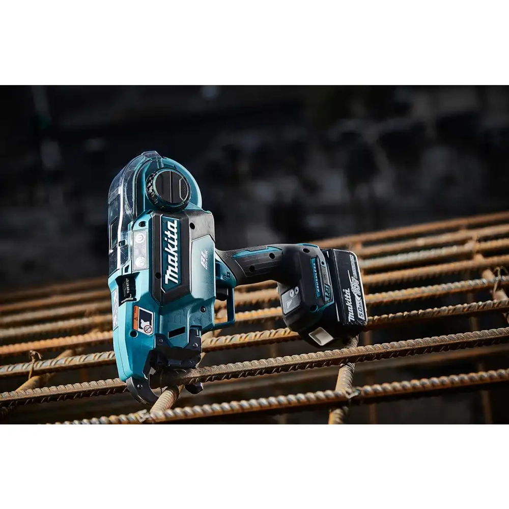 Аккумуляторный инструмент для вязки арматуры Makita DTR180ZK