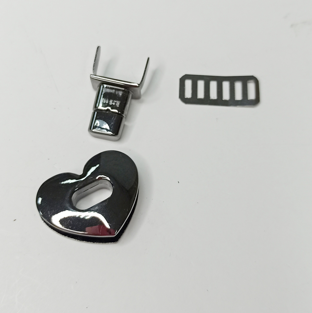 Замок вертушка на винтах 25*30 сердце Черный никель