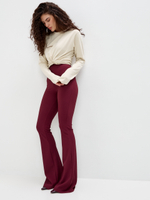 Бордовые расклешенные легинсы в рубчик