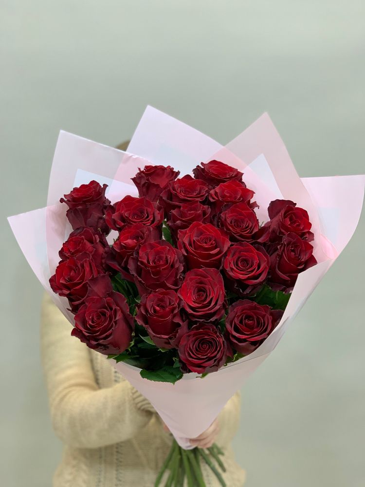 Букет 21 красная роза Эквадор 50см в пленке