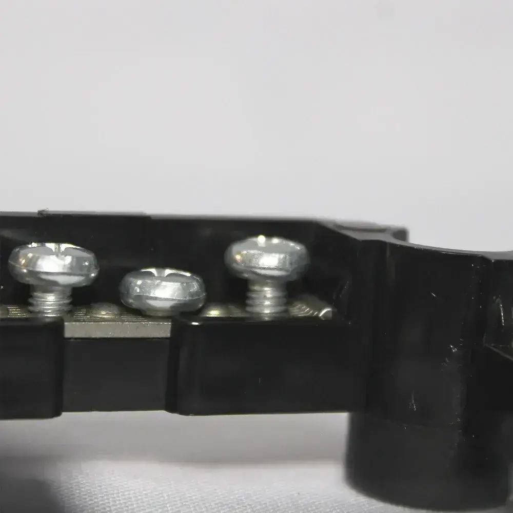 Коробка распределительная с клеммой 100х100х50 с 8 кабельными вводами IP54 1 шт.