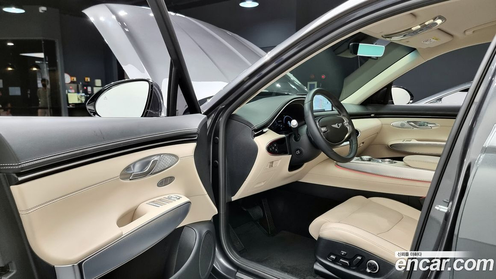 Genesis GV70 2.5T Бензин 2WD (06.2021)