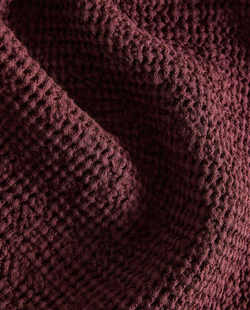 ZARA HOME БАННОЕ ПОЛОТЕНЦЕ С ВАФЕЛЬНЫМ УЗОРОМ, БУРГУНДИ