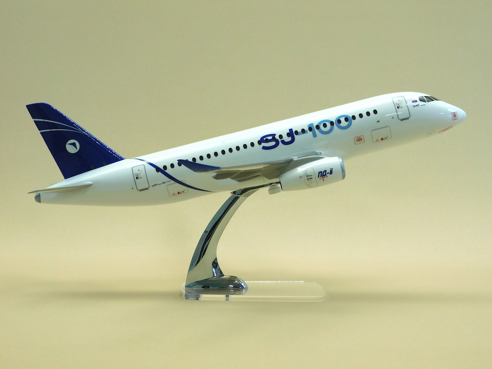 Модель самолета SJ-NEW (М1:72, ОАК, с винглетами)