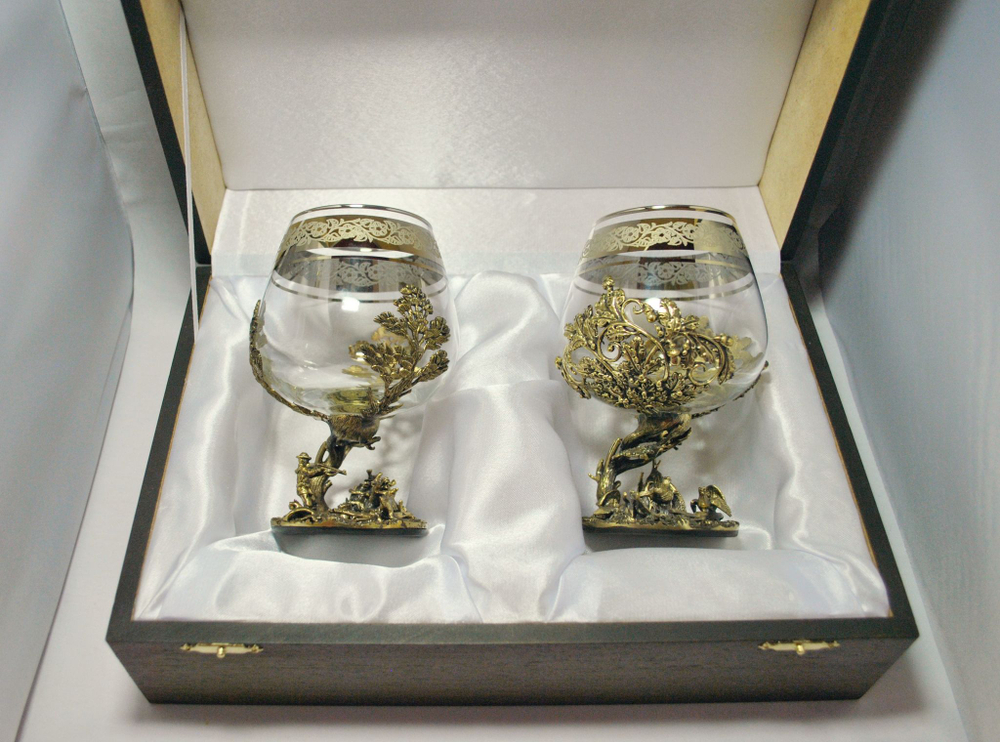 Набор из 2-х бокалов для коньяка "Охота на глухаря" и "Охота на медведя" (подарочный футляр)