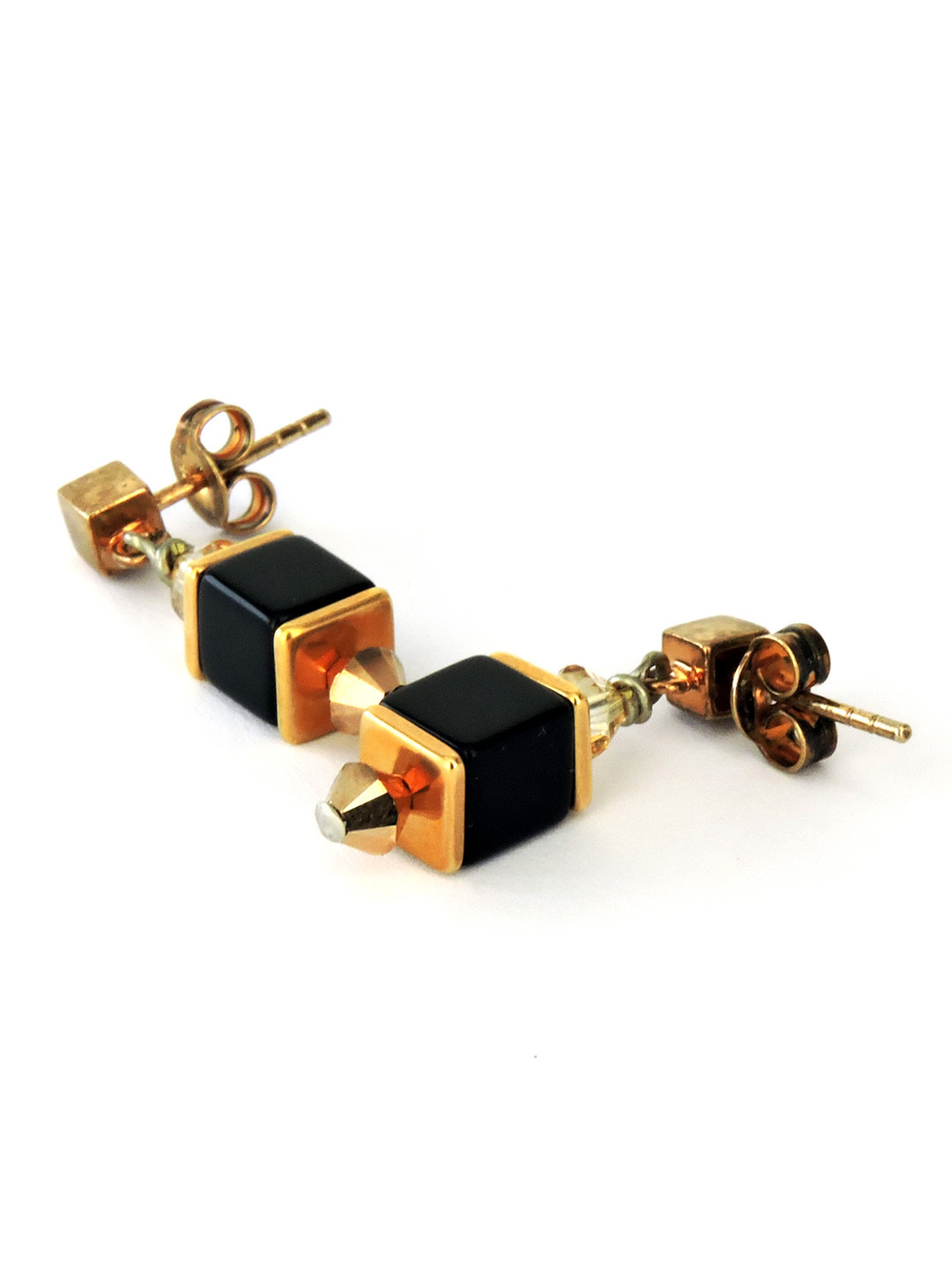 4752/21-1013 Coeur de Lion серьги-пуссеты Beige-Black. Очень симпатичные пуссеты (“гвоздики”) необычной формы в золотисто-черных тонах.