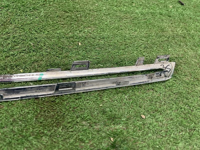 Накладка решетки радиатора правая Mercedes GLE c292 (2015-2019)