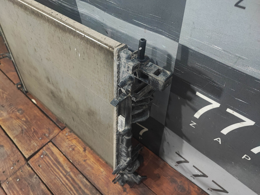 Радиатор Logan 2, Sandero 2, Duster, Vesta Б/У Оригинал 214105731R