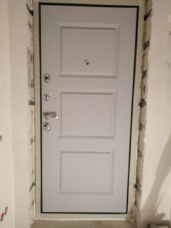 Входная дверь в квартиру с шумоизоляцией Сударь Дива ( DIVA) МД-51 Темный бетон / рис. М9 Силк маус (светло-серый без текстуры),