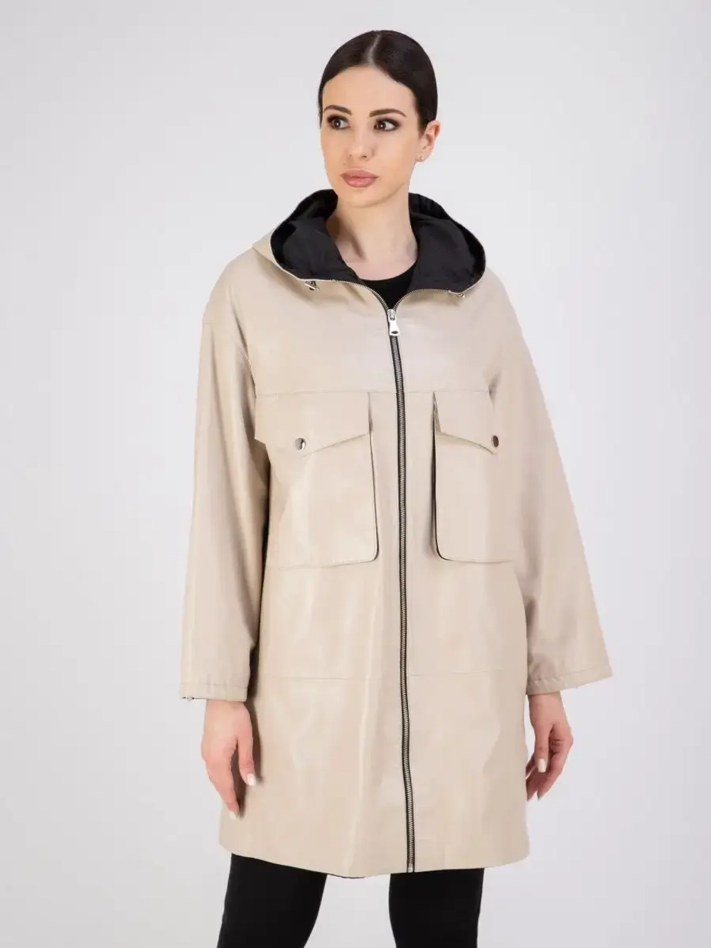 Пальто из натуральной кожи с капюшоном