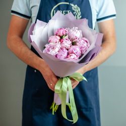Букет из 9 розовых пионов Сара Бернар