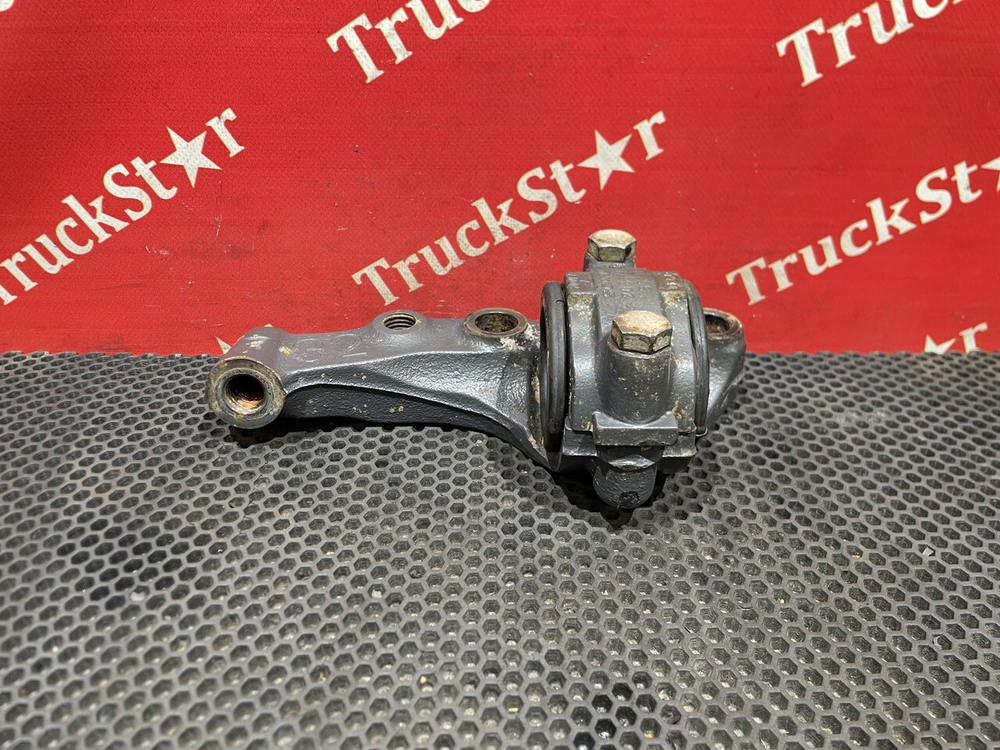 Кронштейн амортизатора нижний левый 2021г