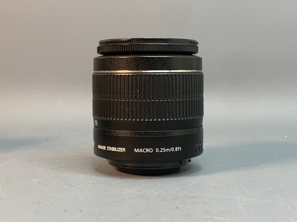 Canon 1100D kit 18-55mm 3.5-5.6 IS II 10.000 кадров