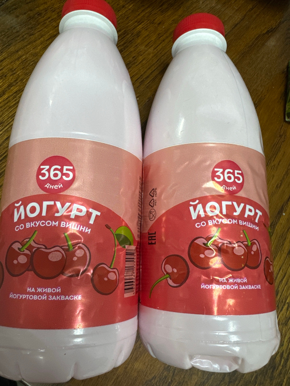 Йогурт со вкусом вишни 500 мл