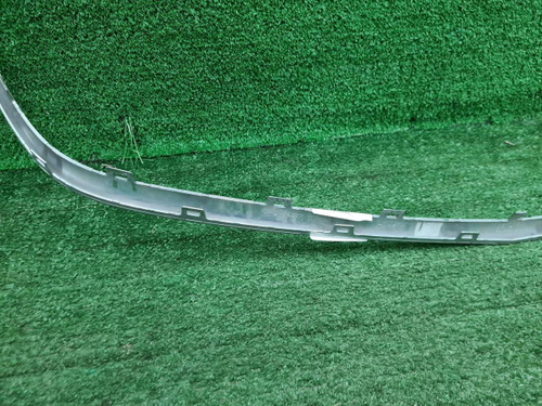 Молдинг решетки радиатора Mercedes V W447 (14-нв)